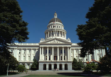 1600px-California_State_Capitol_front_1999.jpg